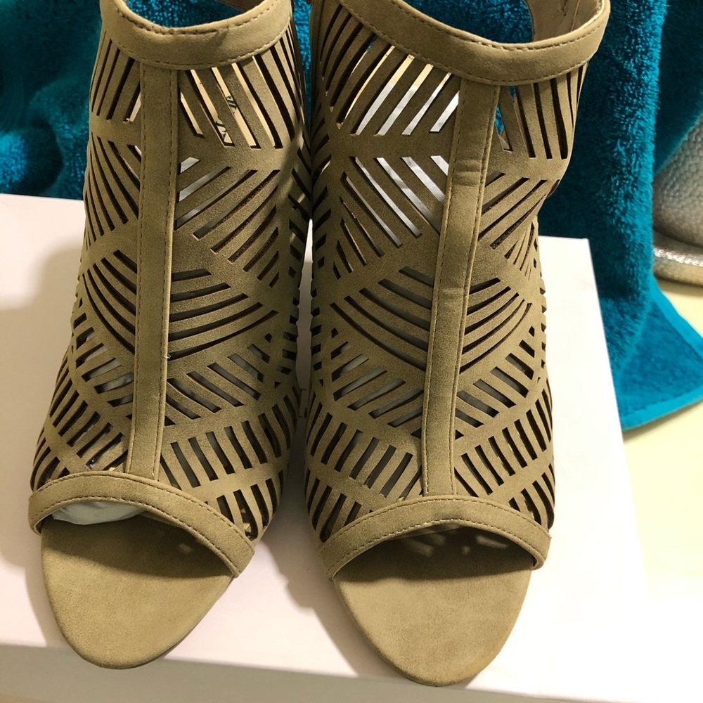 Women’s shoes